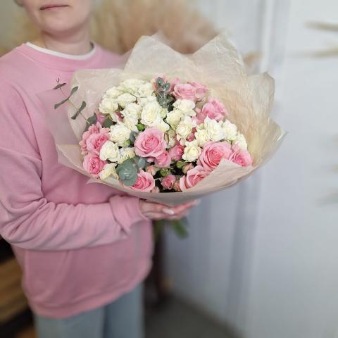 Букет кустовых роз 15 шт (эльба и сноу 7/8)